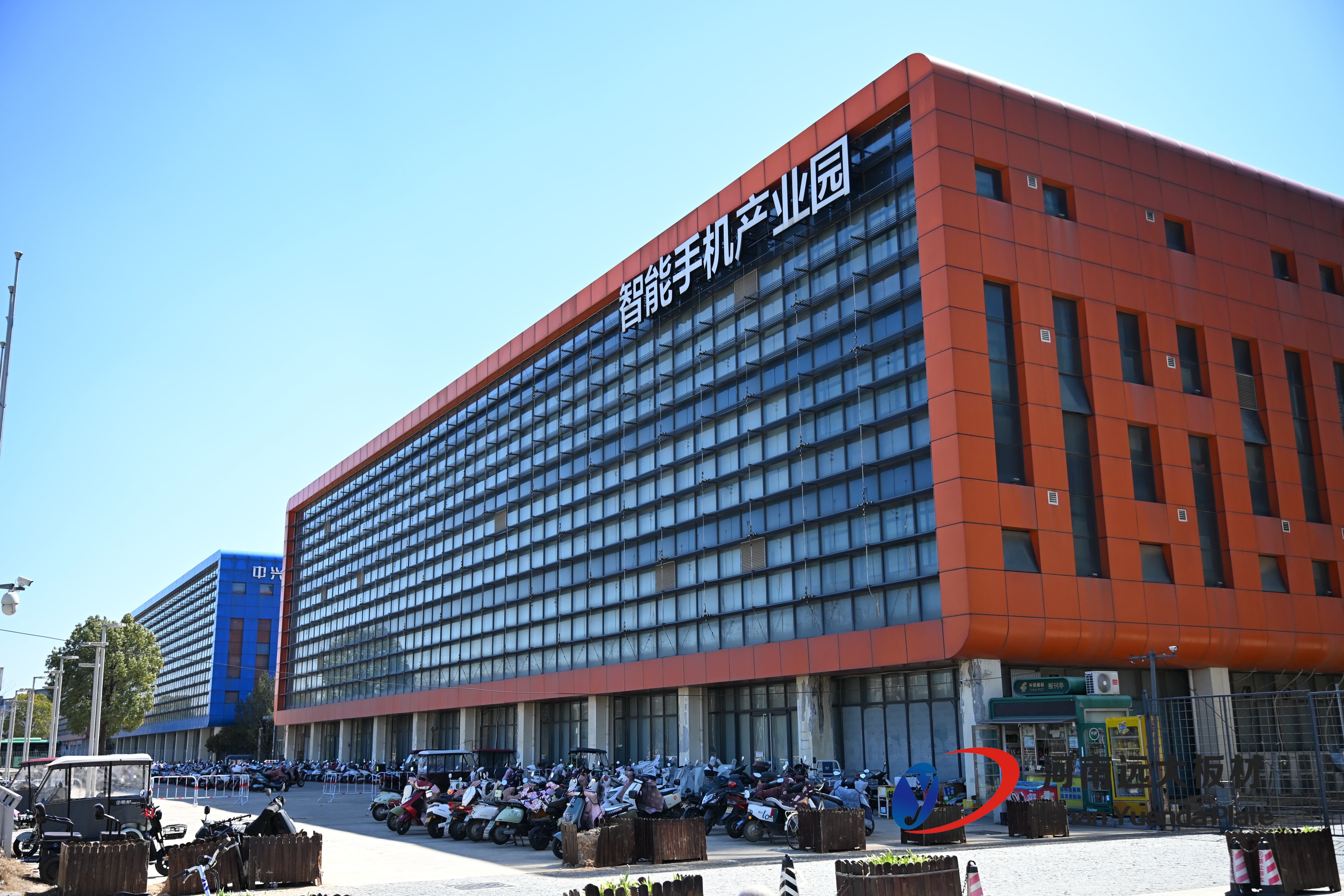 聚氨酯彩钢板夹心岩棉板：建筑行业的优质之选(图1)