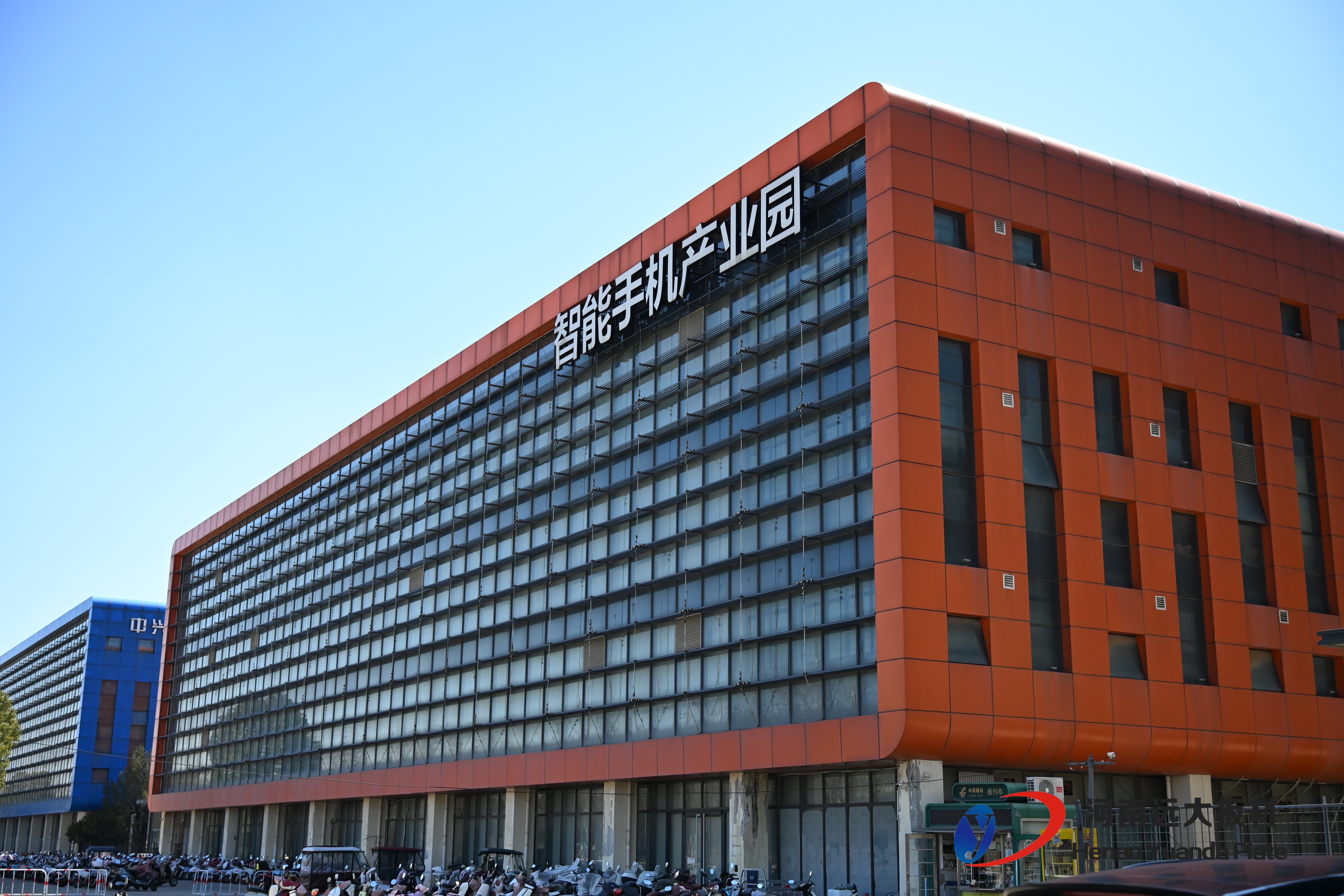核心技术揭秘：为何我们的岩棉夹芯板十年不松驰？(图1)