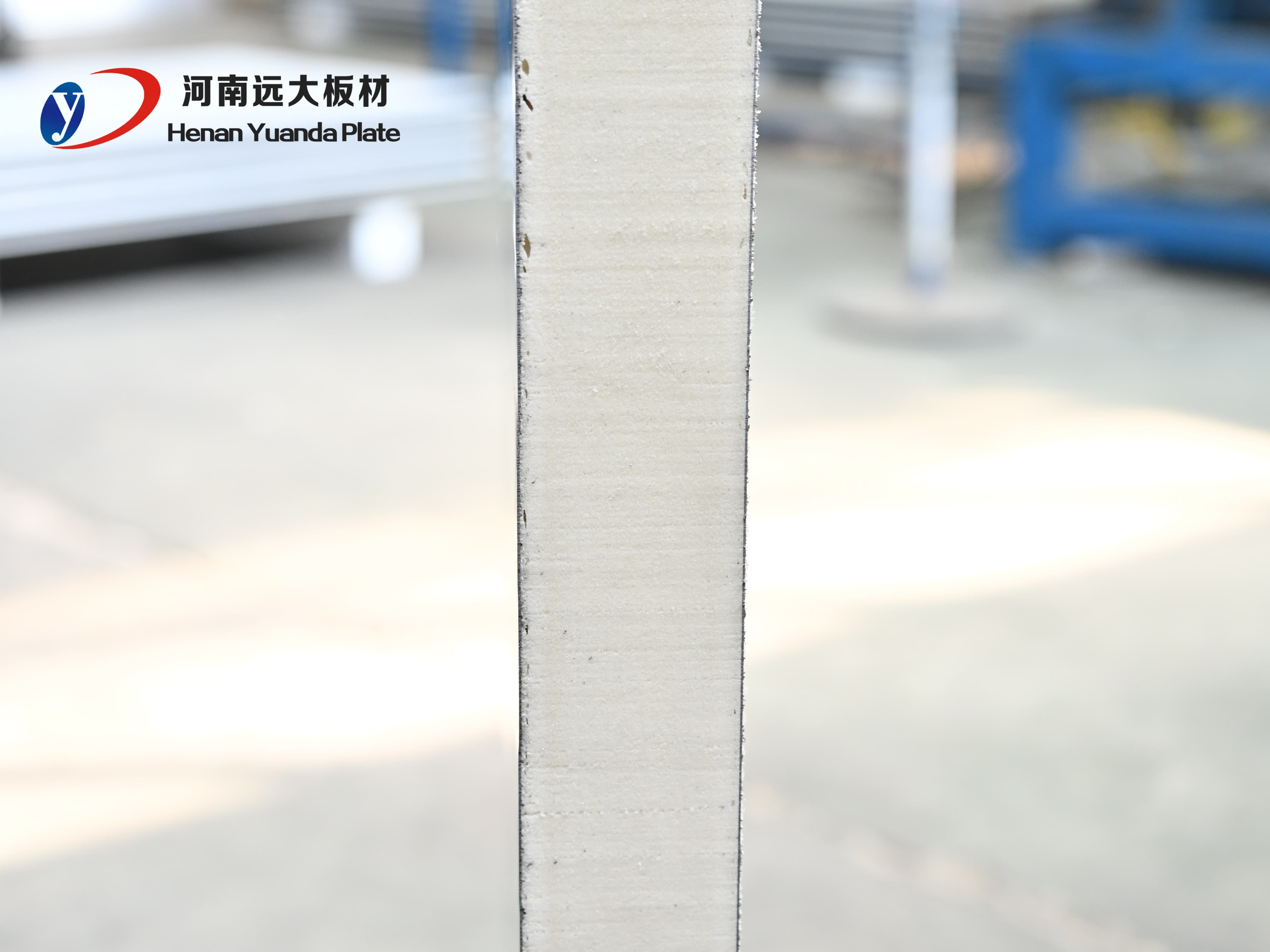 “冷链仓库对保温‘零容忍’？聚氨酯夹芯冷库板的‘无缝’密封方案正是答案。” 