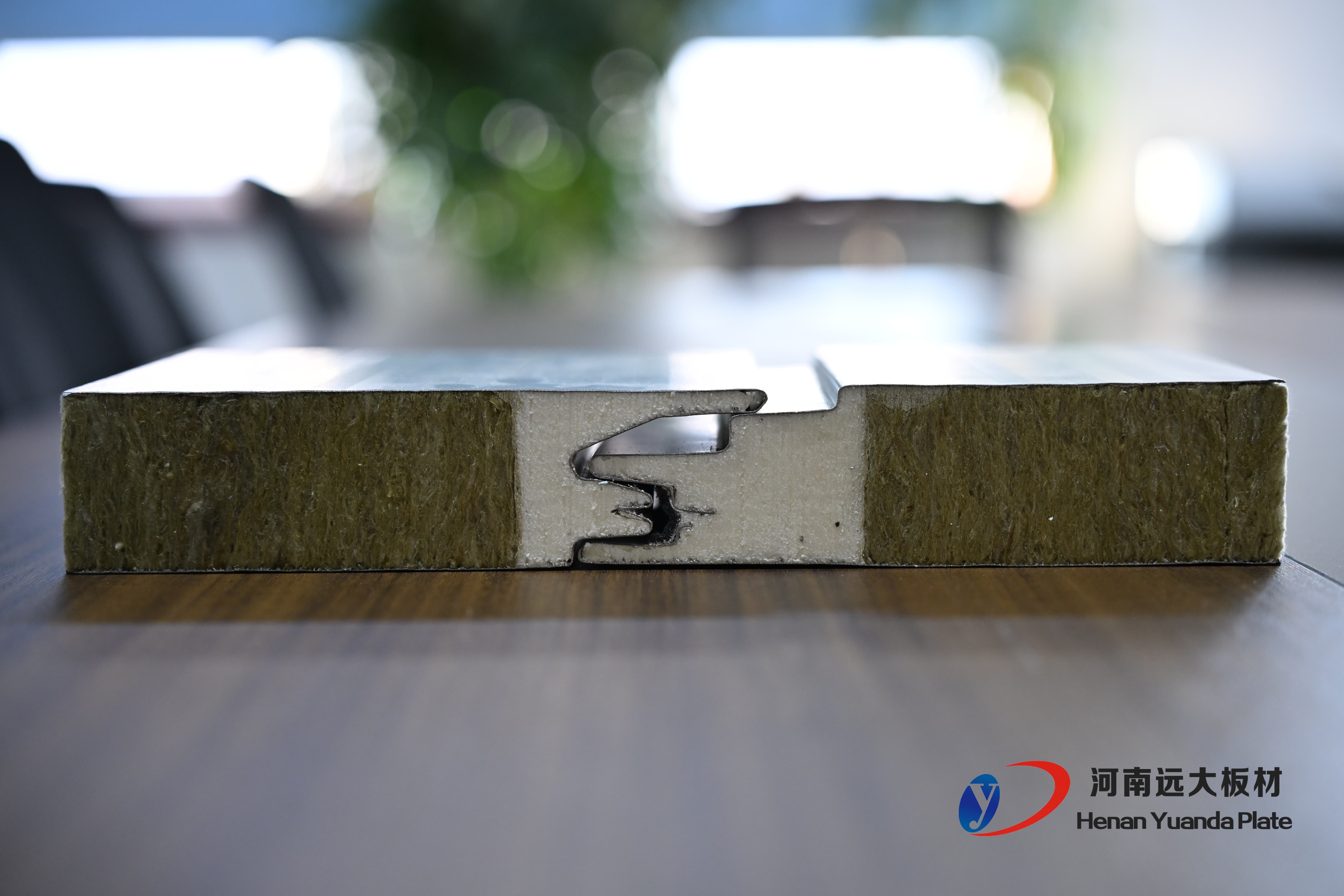 从原理到应用：全面剖析聚氨酯封边岩棉板的防火与保温性能——河南远大板材匠心之作