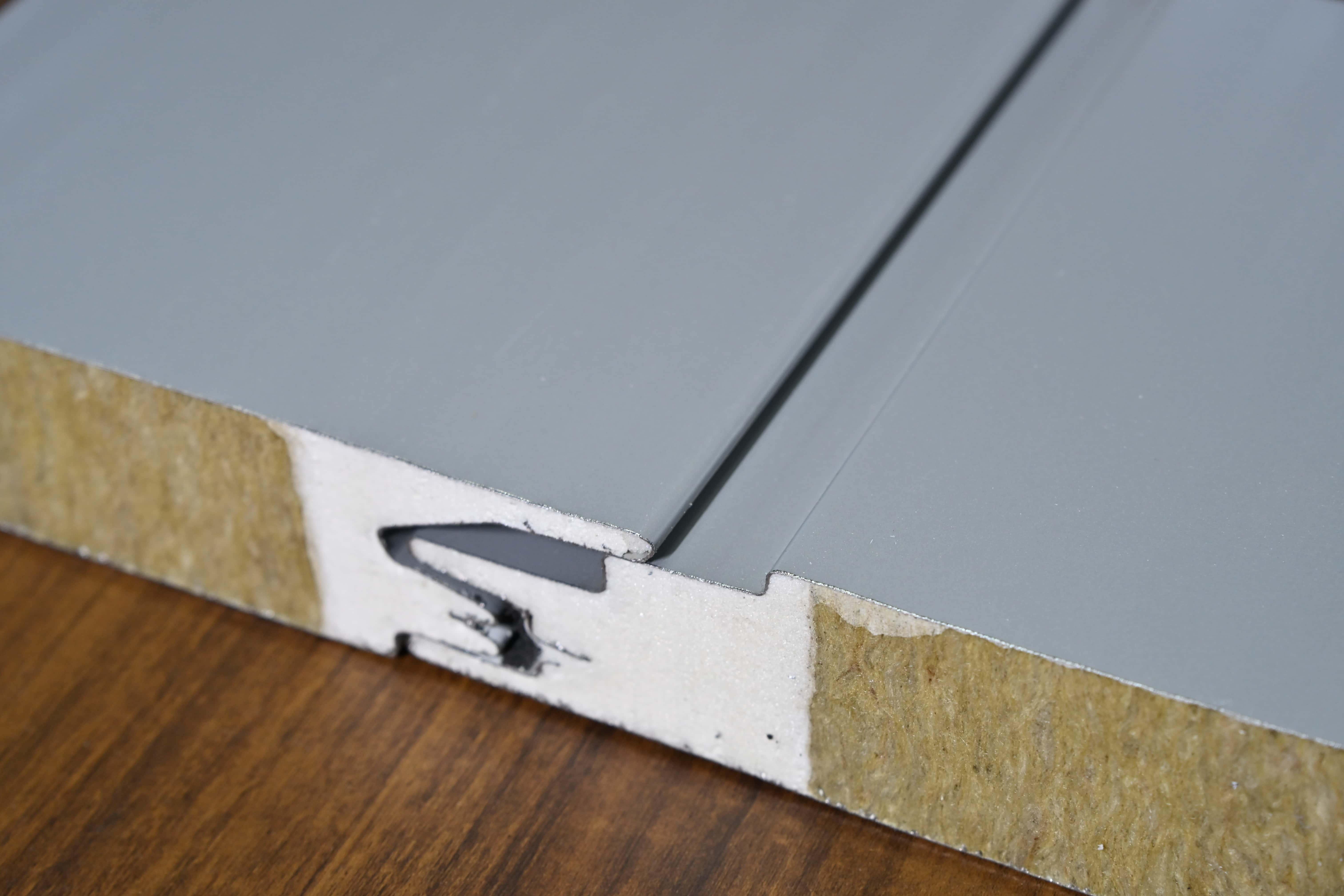 工业厂房预算告急?聚氨酯夹芯板快速安装,帮你轻松省钱! 时间就是金钱,速度就是效益!(图1) 工业厂房预算告急?聚氨酯夹芯板快速安装,帮你轻松省钱! 时间就是金钱,速度就是效益!(图1)