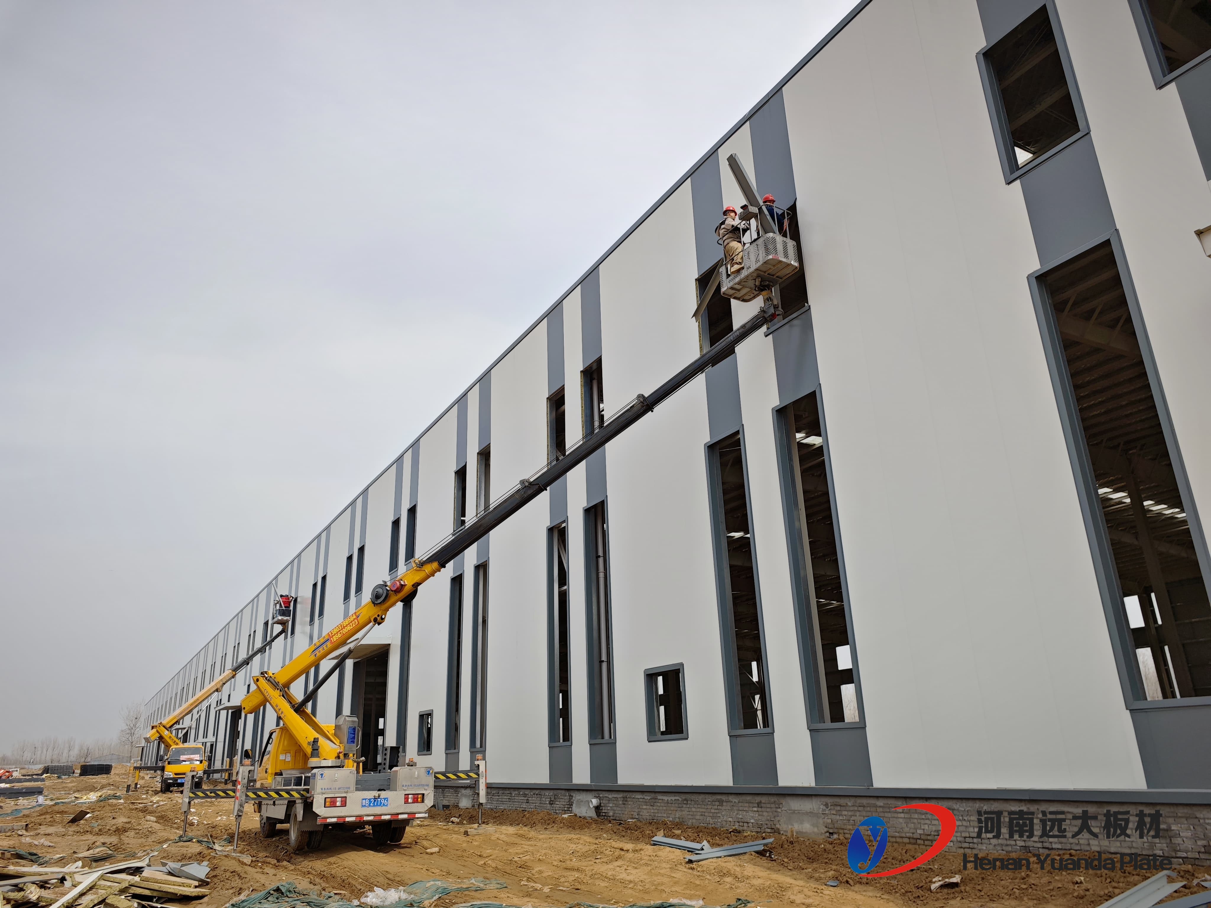 工业厂房预算告急?聚氨酯夹芯板快速安装,帮你轻松省钱! 时间就是金钱,速度就是效益!(图3) 工业厂房预算告急?聚氨酯夹芯板快速安装,帮你轻松省钱! 时间就是金钱,速度就是效益!(图3)