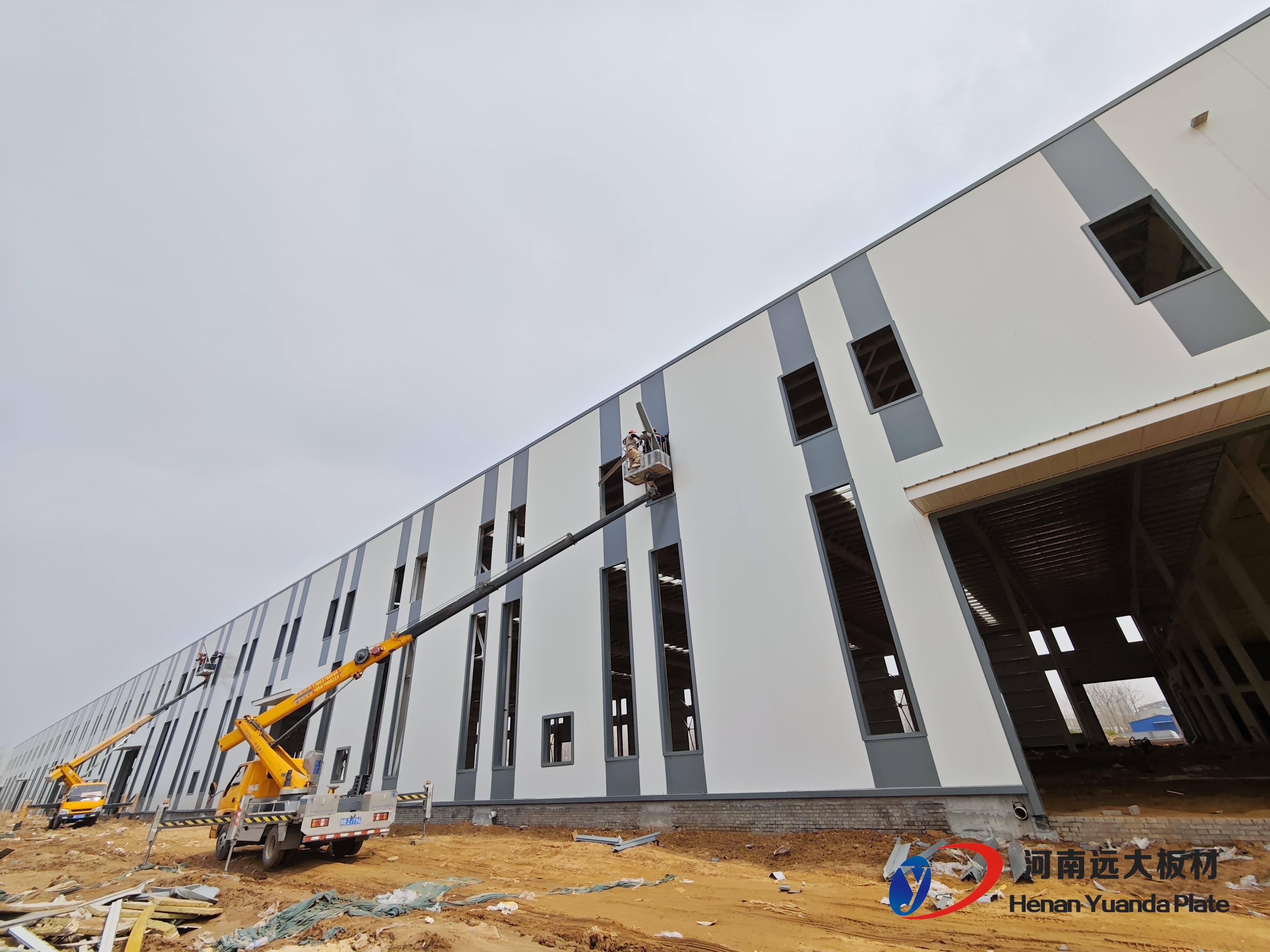 聚氨酯夹芯板多少钱一平方?2026最新规格表+报价参考(图2) 聚氨酯夹芯板多少钱一平方?2026最新规格表+报价参考(图2)